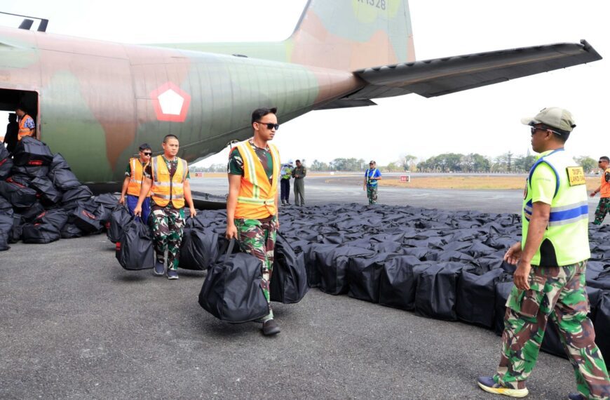 Hercules TNI AU Kembali Tiba di Lanud Sjamsudin…