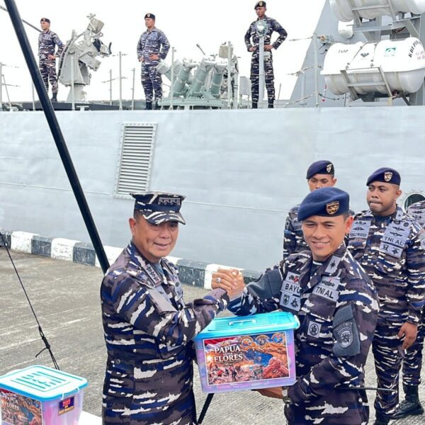 KRI Bawal-875 Salurkan Bantuan Kemanusiaan Bagi Korban Gempa…