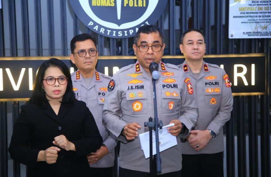 Polri Lakukan Langkah Awal Mitigasi Dampak Abu Vulkanik Anak Krakatau,…