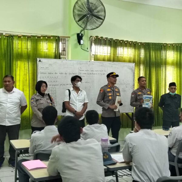 Secara Serentak Kapolsek Bekasi Barat Pimpin Sosialisasi Maklumat…
