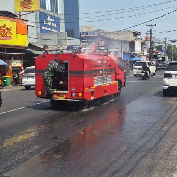 Atasi Jalan Berdebu Akibat Abu Vulkanik, Koramil 02/Pondok…