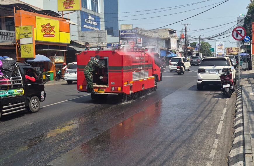 Atasi Jalan Berdebu Akibat Abu Vulkanik, Koramil…