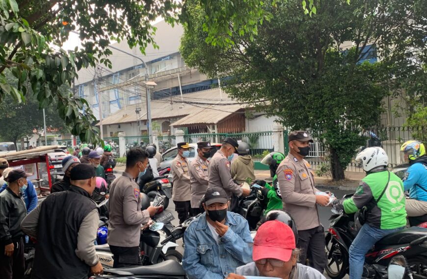 Ditbimmas Polda Metro Jaya Bagikan 3.000 Masker Antisipasi Dampak Abu&hellip;