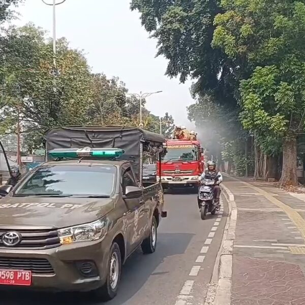 Abu Vulkanik Krakatau Terpantau di Jakarta Timur, Damkar&hellip;