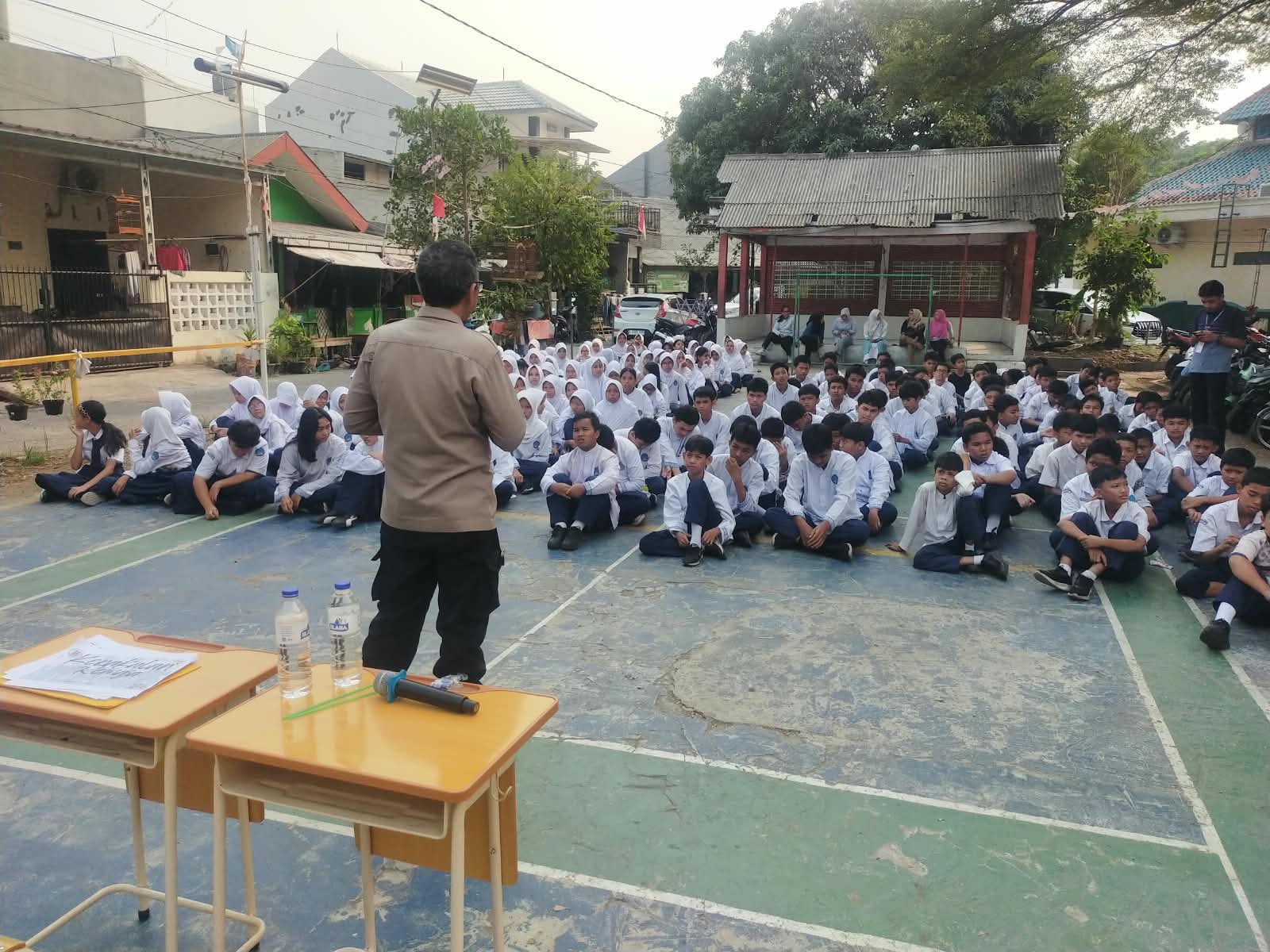 Jaga Jakarta On The Spot ; Polsek Bekasi Barat Edukasi Siswa SMP Darma Patria dan Sampaikan Maklumat Kapolres Metro Bekasi Kota