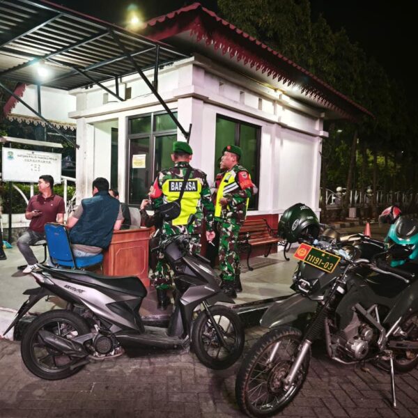 Patroli Malam Bersama, Koramil 03/Teluk Pucung Pastikan Keamanan…
