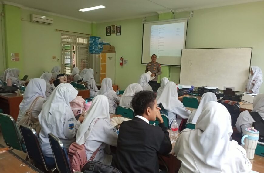 Jaga Pelajar, Kapolsek Bekasi Barat Gencarkan Sosialisasi Maklumat…
