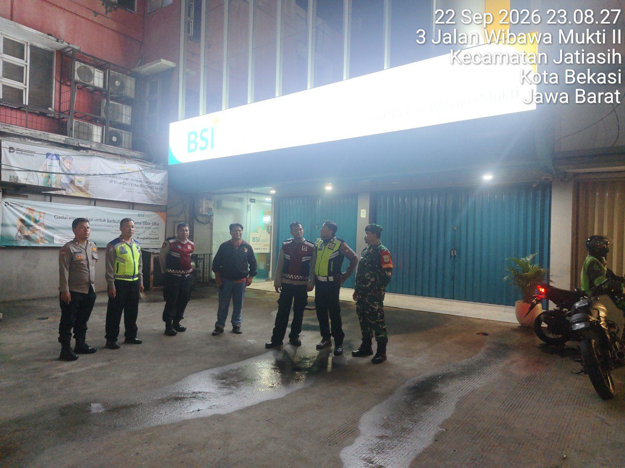 Jaga Wilayah Tetap Kondusif, Koramil 04/Jati Asih Gencarkan Patroli Malam
