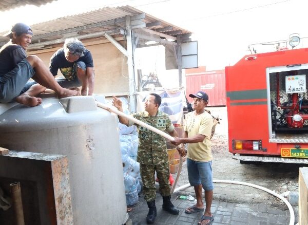 Koramil 05/Cilincing Salurkan Air Bersih untuk Warga Kalibaru,&hellip;