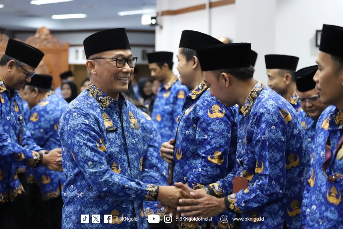 Lantik 100 Pejabat Fungsional, Salah Satunya dari Madya ke Utama, Prof. Zudan: Ini Bukti Pengembangan Karier JF di BKN Berjalan