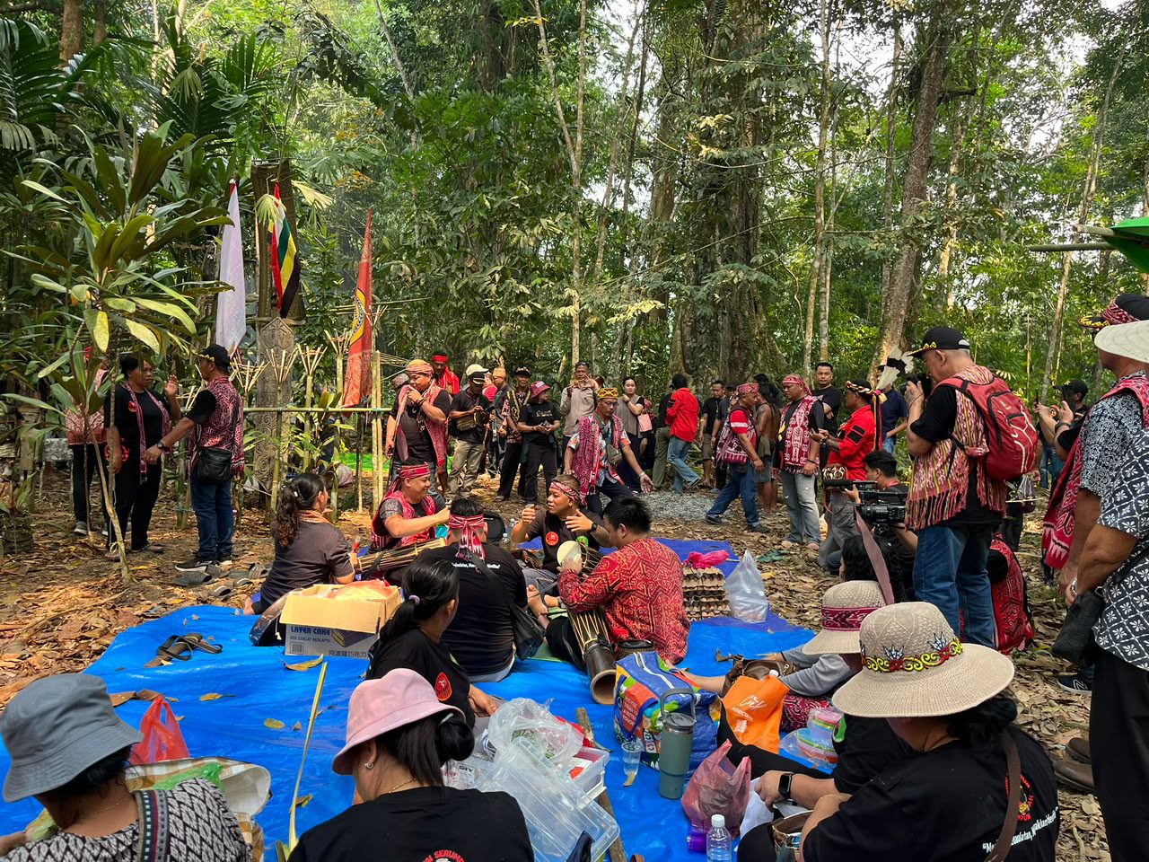Dukung Upaya Pengakuan Masyarakat Adat, TEP UI – Kementrans Dokumentasikan Lima Sub-Suku Dayak