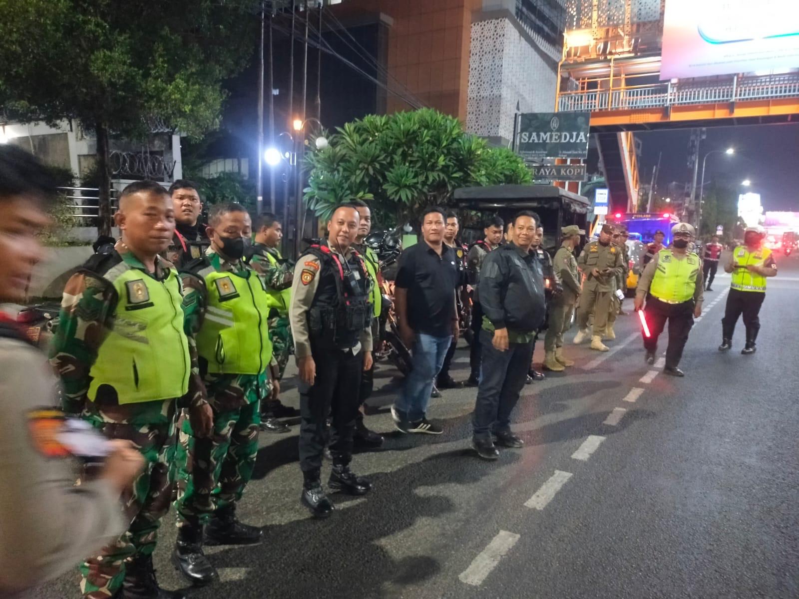 Wujudkan Keamanan, Koramil 01/Kranji dan Aparat Gabungan Gelar Patroli Malam