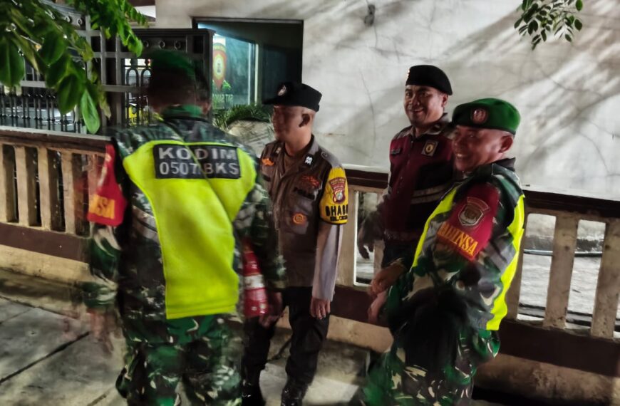 Patroli Humanis Babinsa Koramil 05/Bantar Gebang, Pererat Kedekatan dengan Warga&hellip;