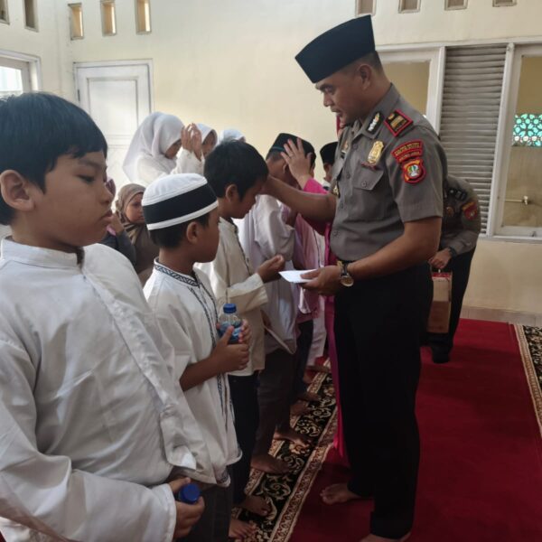 Polisi Bersama Masyarakat, Kapolsek Bekasi Barat Gelar Pengajian&hellip;