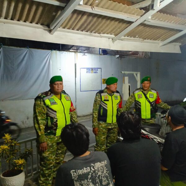 Patroli Berkeliling Jalan Kaki Bersama Linmas, Koramil 04/Jati…