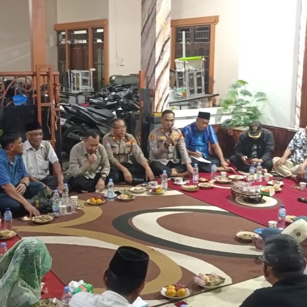 Polisi Bersama Masyarakat, Kapolsek Bekasi Barat Perkuat Silaturahmi&hellip;