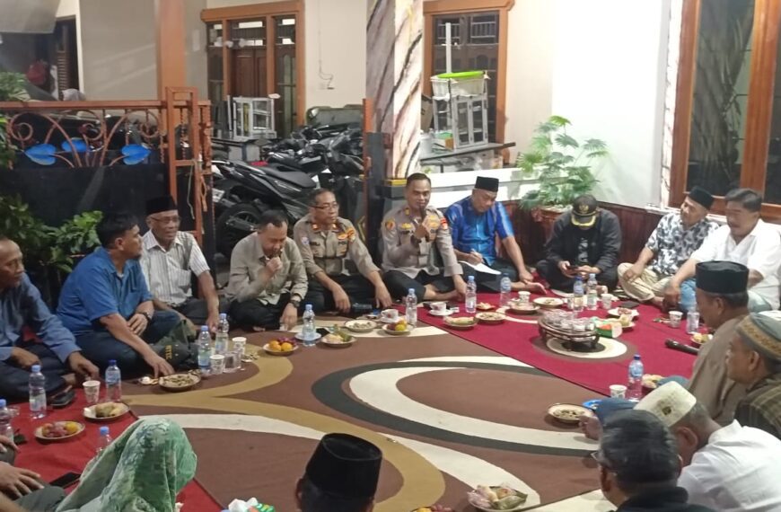 Polisi Bersama Masyarakat, Kapolsek Bekasi Barat Perkuat Silaturahmi Kamtibmas dengan&hellip;