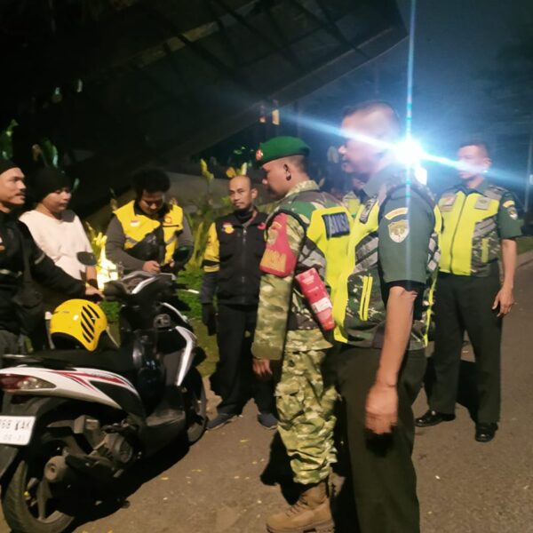 Patroli Humanis Babinsa Koramil 05/Bantar Gebang, Pererat Kedekatan…