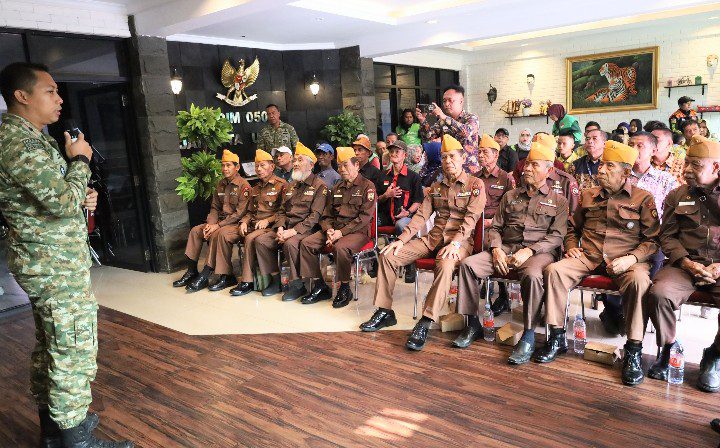 Sambut HUT TNI ke-81, Kodim 0502/Jakarta Utara Bagikan Tali Asih kepada Veteran, Ojol, Wartawan, dan Anak Yatim