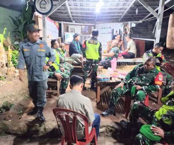 Antisipasi Kejahatan, Koramil 04/Jati Asih Bersama Linmas Pantau&hellip;
