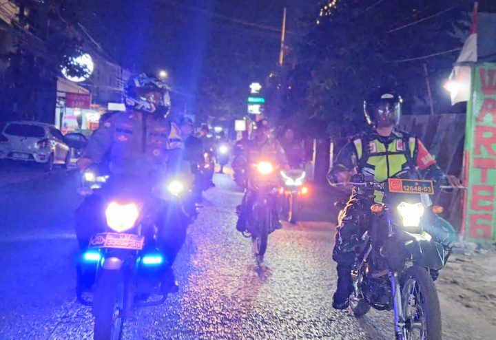 Rutin Gelar Patroli Malam, Koramil 02/Pondok Gede Cegah Kejahatan dan Jaga Kamtibmas di Wilayah Binaan