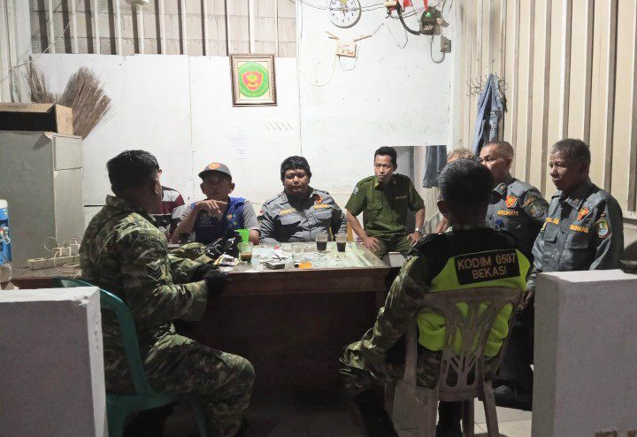 Wujudkan Keamanan, Koramil 01/Kranji dan Aparat Gabungan Gelar Patroli Malam