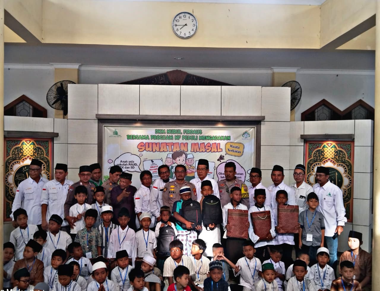 Polsek Medan Satria Laksanakan Pengamanan Khitanan Massal di Masjid Jami Nurul Firdaus