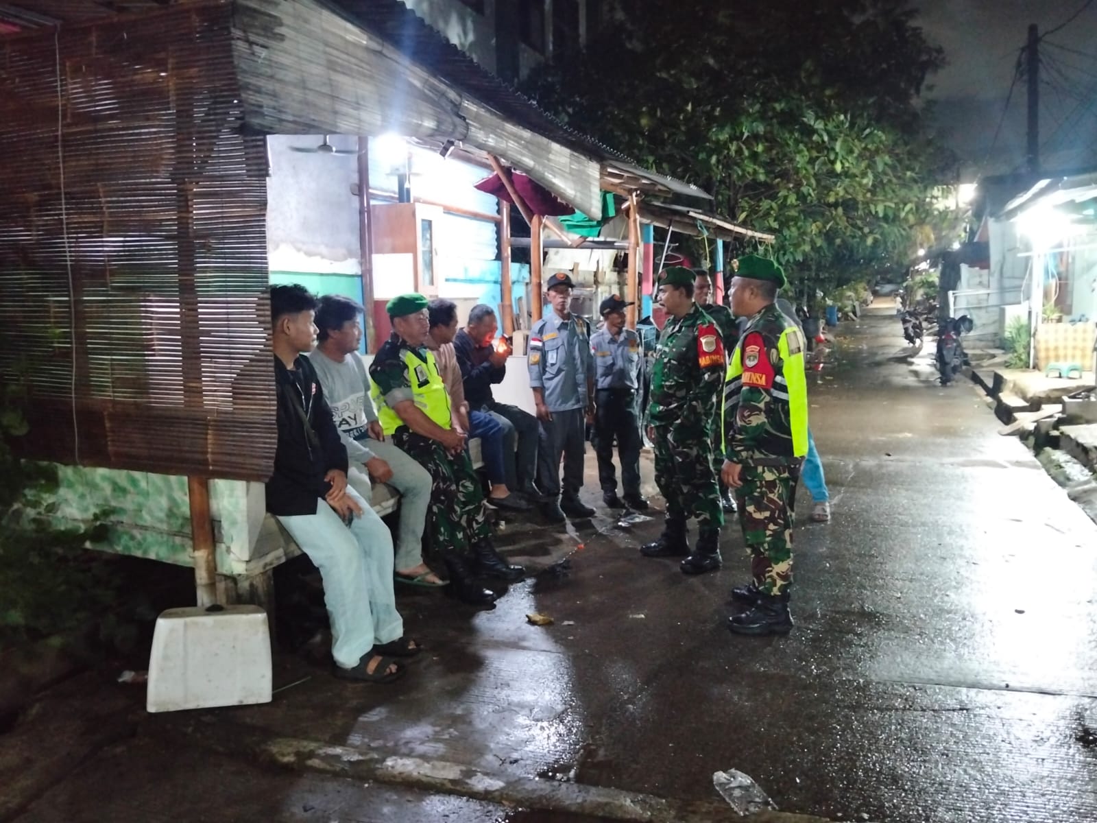 Patroli Kendaraan Maung Koramil 04/Kranji Tingkatkan Pengawasan Jaga Kamtibmas Di Wilayah Binaan