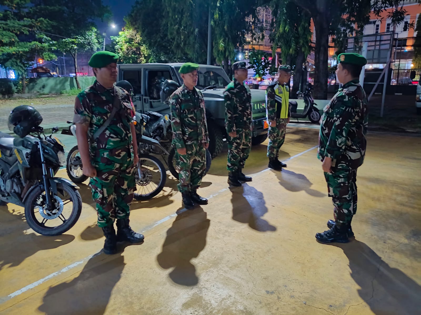 Patroli Humanis Namun Tegas, Koramil 01/Kranji Susuri Titik Rawan Demi Jaga Stabilitas Keamanan Wilayah