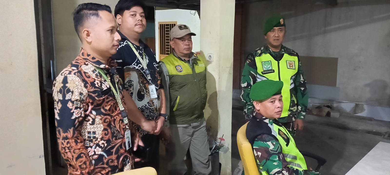 Sinergitas Koramil 05/Bantar Gebang Bersama Satpol PP dan Linmas Gelar Patroli Malam Jaga Wilayah