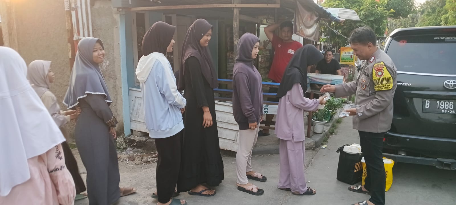 Bhabinkamtibmas Kelurahan Harapan Mulya Gelar Ramadhan Berbagi untuk Anak Yatim