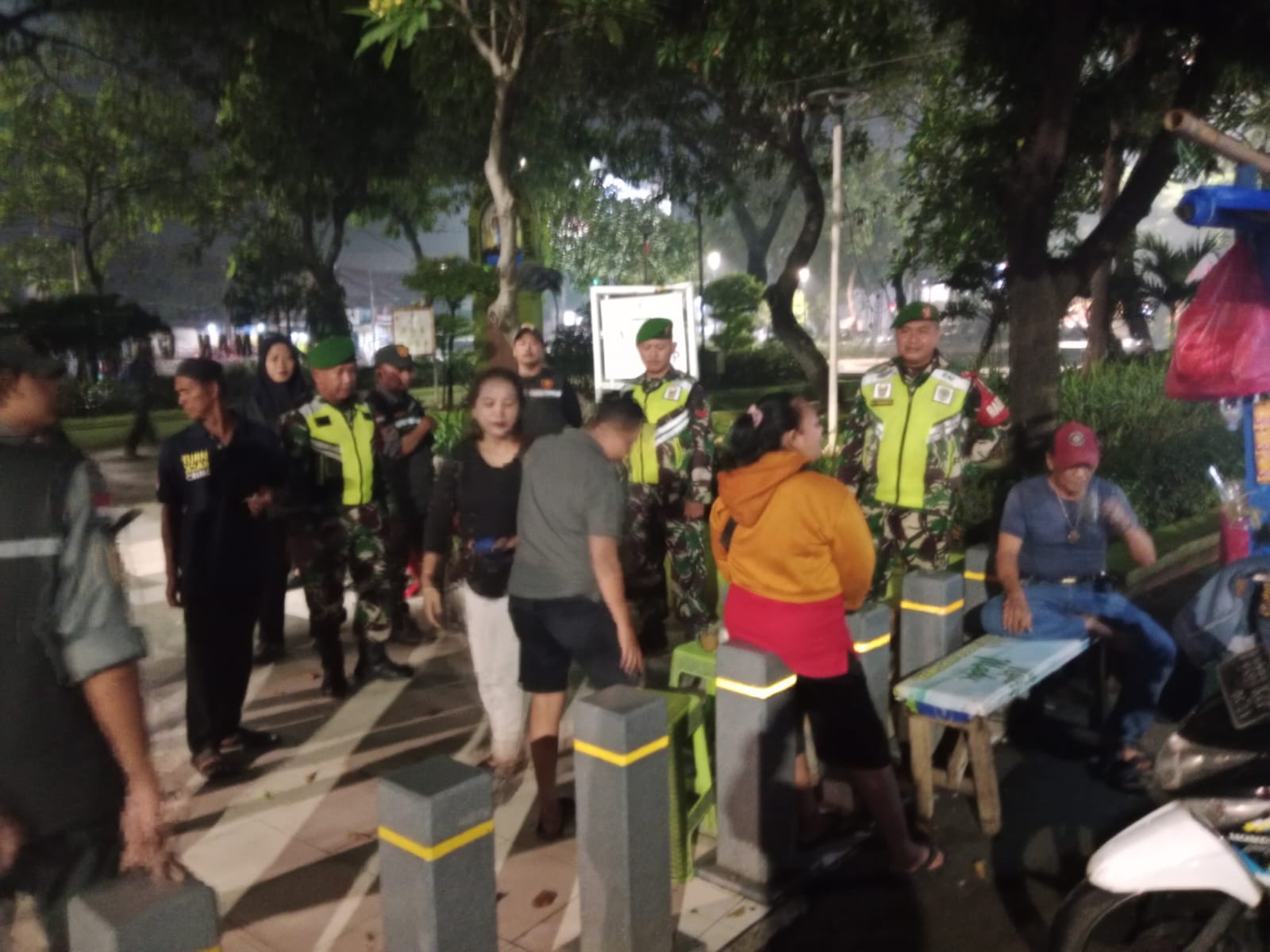 Antisipasi Kejahatan Suasana Idul Fitri, Koramil 03/Teluk Pucung Patroli Malam Bersama Linmas dan Mitra Jaya