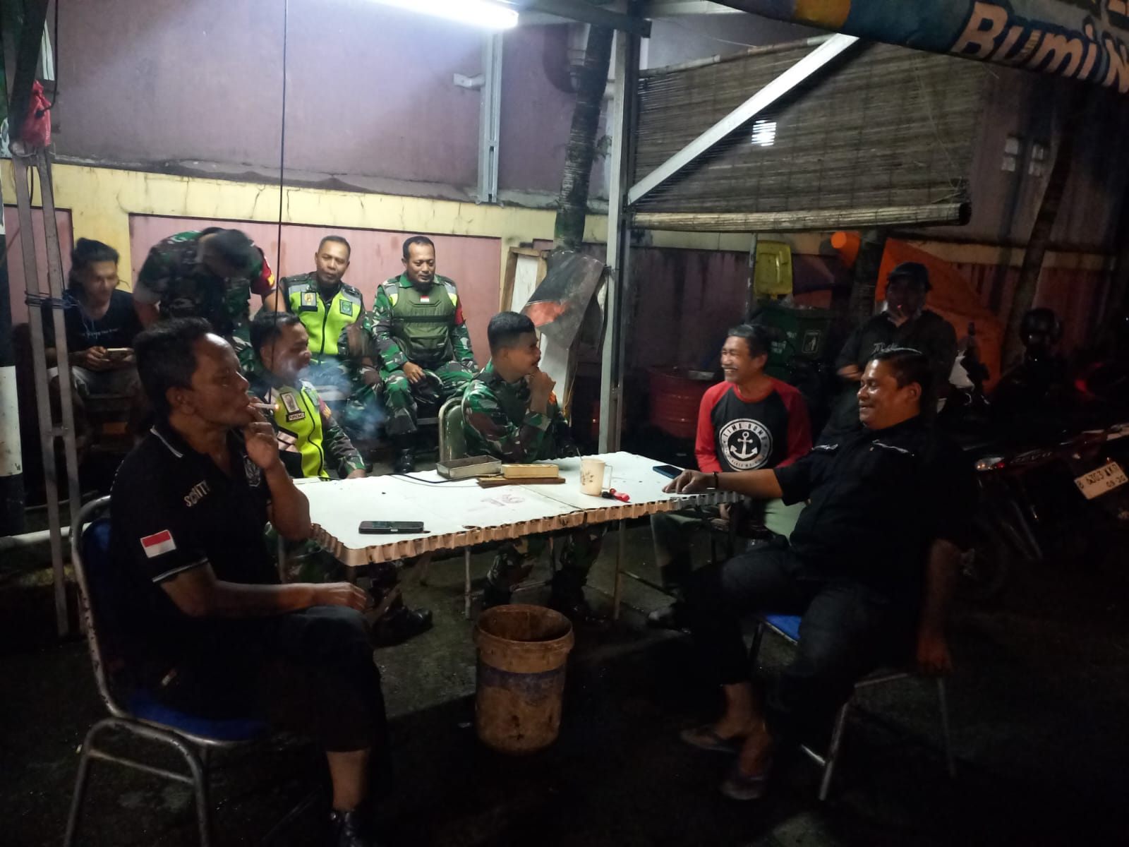 Antisipasi Kejahatan dan Gangguan Kamtibmas, Koramil 04/Jati Asih Gelar Patroli Malam