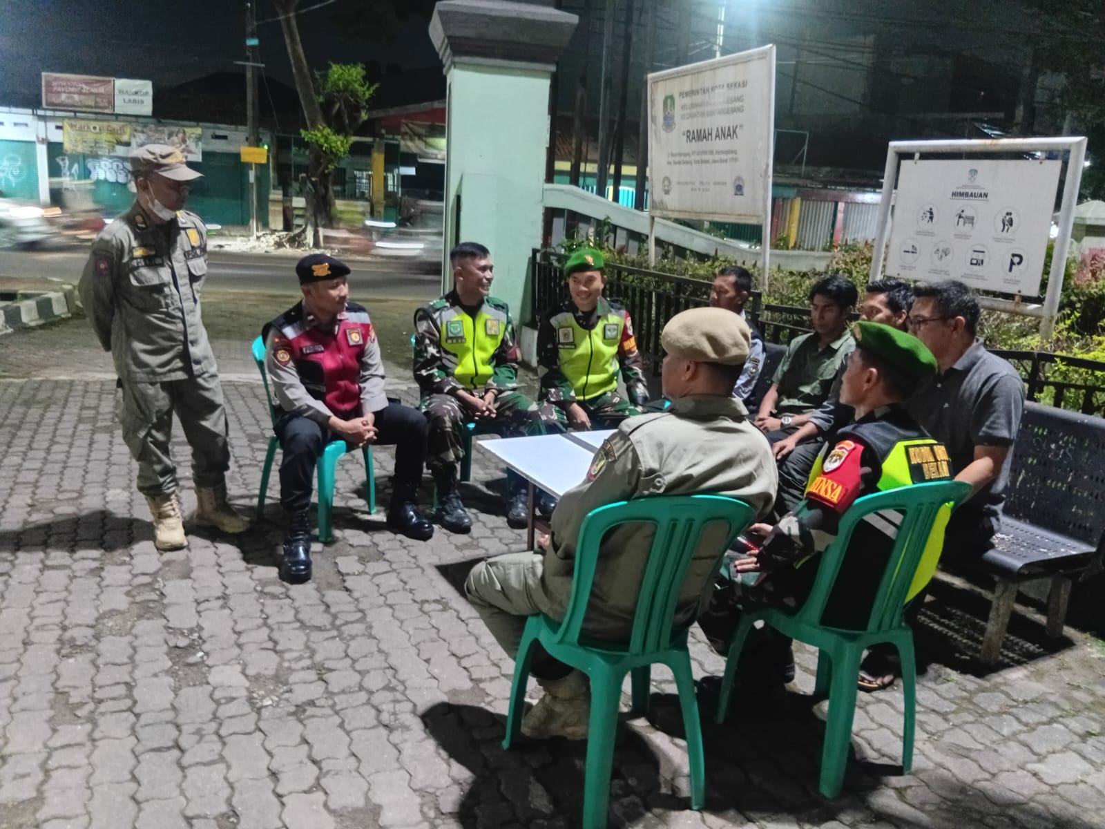 Sinergi Koramil 05/Bantar Gebang dan Satpol PP Gelar Patroli Malam, Himbau Warga Jaga Kamtibmas