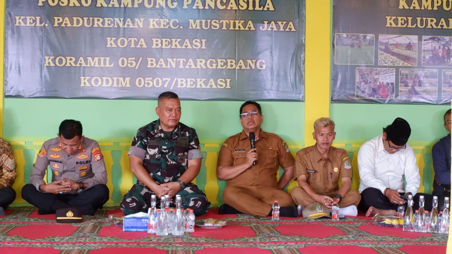 Danramil 05/Bantar Gebang Sambut Tim Penilai Kampung Pancasila Kodam Jaya di Kelurahan Padurenan