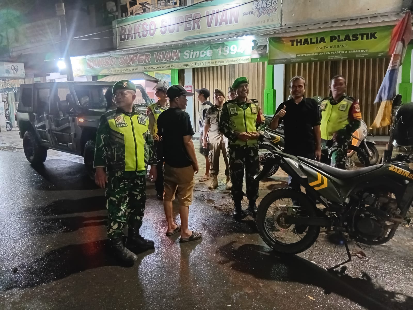 Patroli Rutin Koramil 05/Bantar Gebang Gencarkan Pengawasan Wilayah Rawan Demi Menjaga Kondusivitas Lingkungan