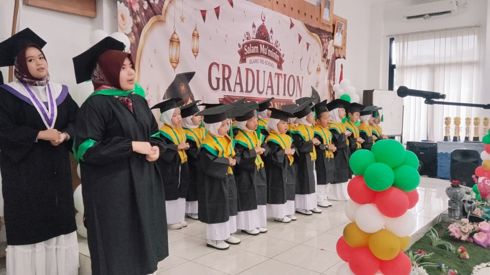 RA Salam Mu’minin Lepas 18 Wisudawan dengan Pentas Prestasi, Tampilkan Generasi Berkarakter dan Berprestasi Nasional