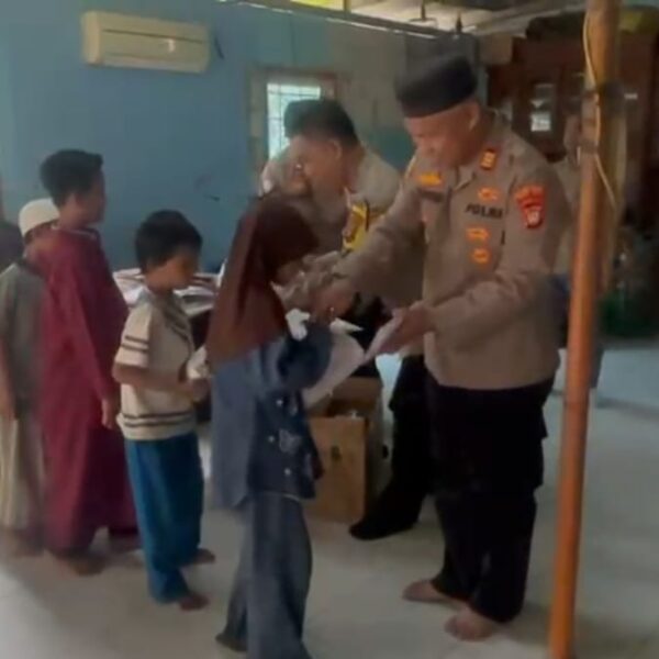 Kapolsek Bekasi Barat Santuni Anak Yatim di Kota&hellip;