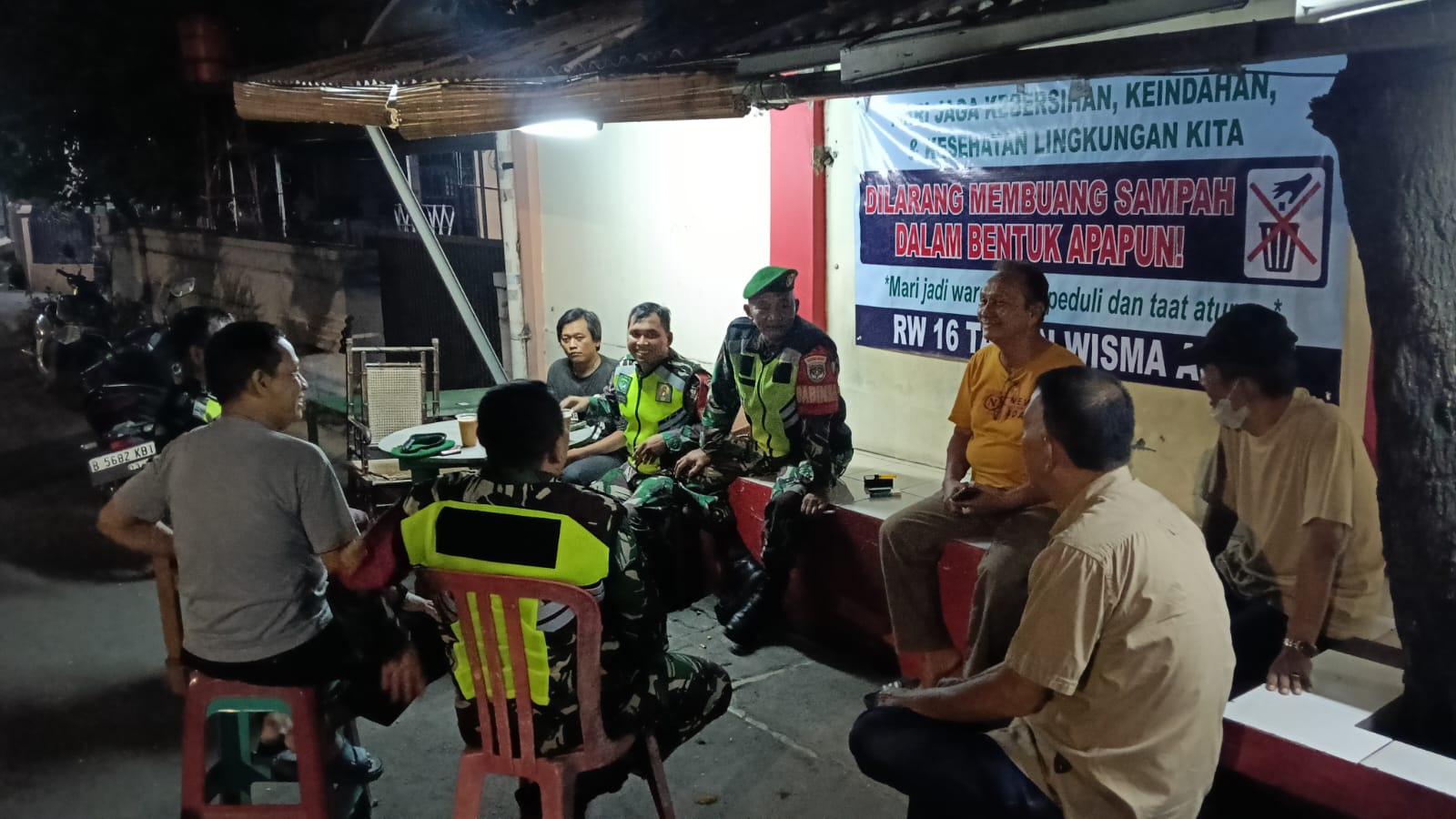 Menyusuri Sudut Wilayah, Babinsa Koramil 03/Teluk Pucung Pastikan Situasi Tetap Aman
