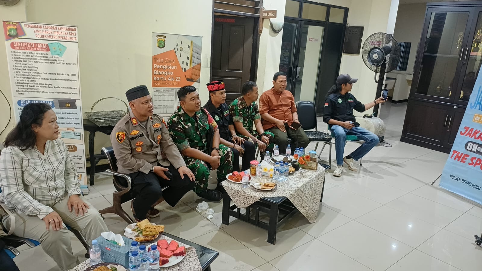 Polsek Bekasi Barat Gelar Nobar Piala Dunia, Pererat Sinergi Bersama TNI, DPRD dan Masyarakat