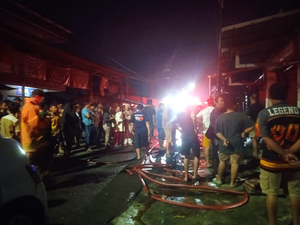 Belakang Pasar Tambun Kebakran 4 kios Hangus
