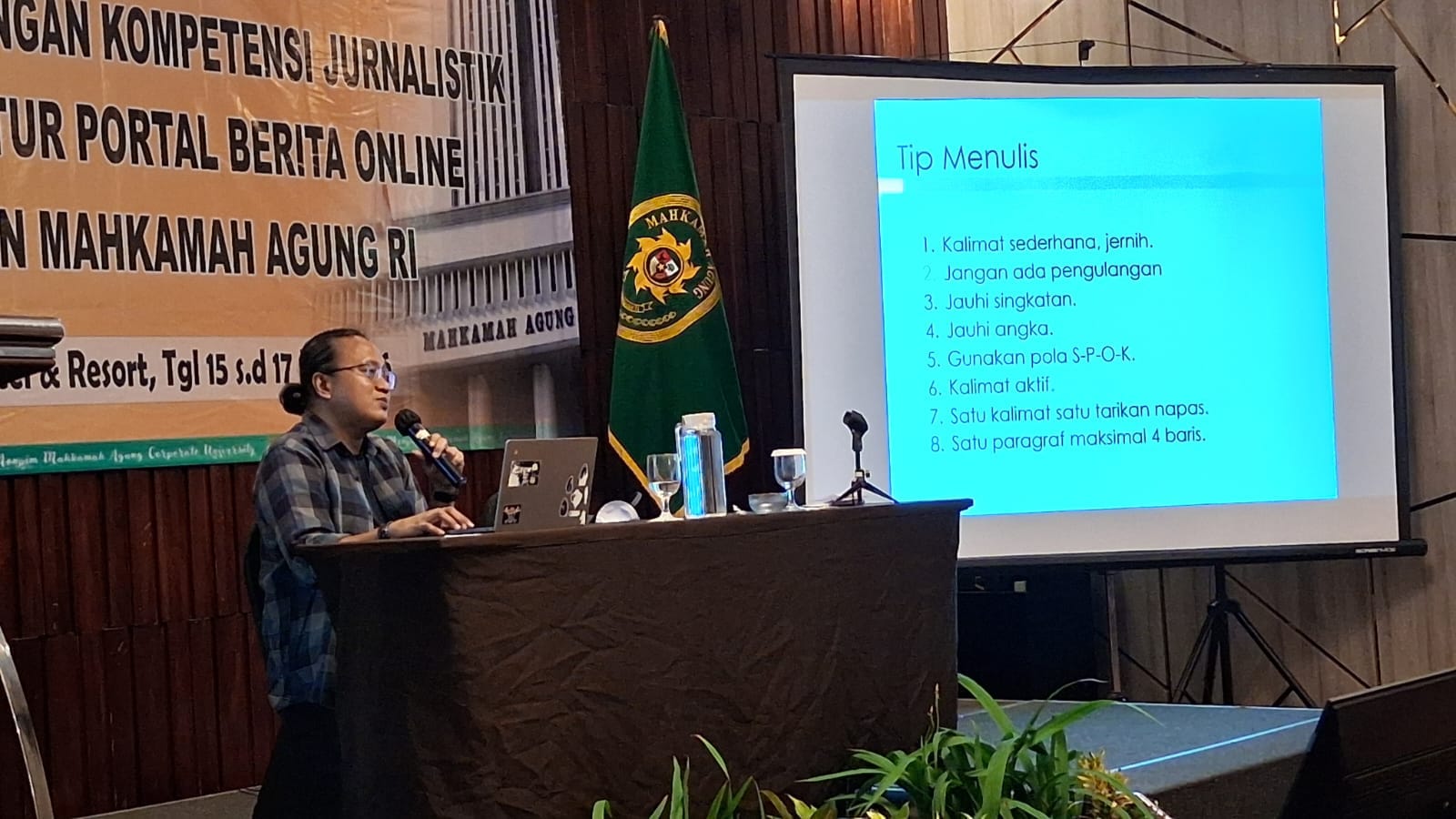 Ini Tips Singkat Redaktur Tempo Bagi Penulis Berita Hukum!