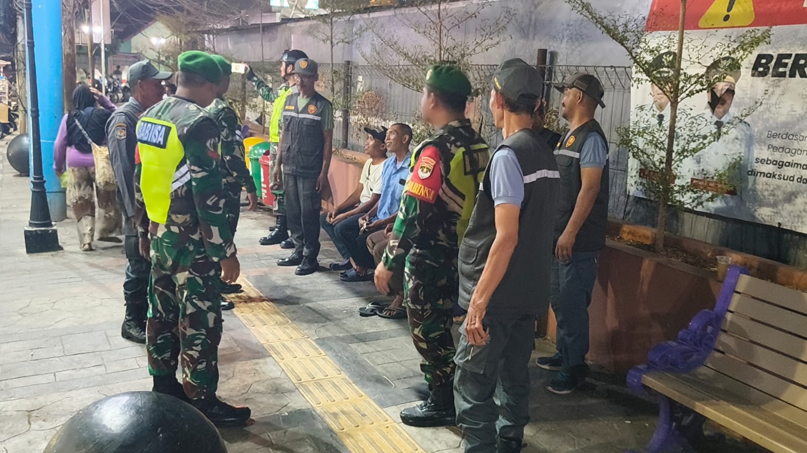 Perkuat Kamtibmas, Koramil 02/Pondok Gede dan Aparat Keamanan Laksanakan Patroli Bersama