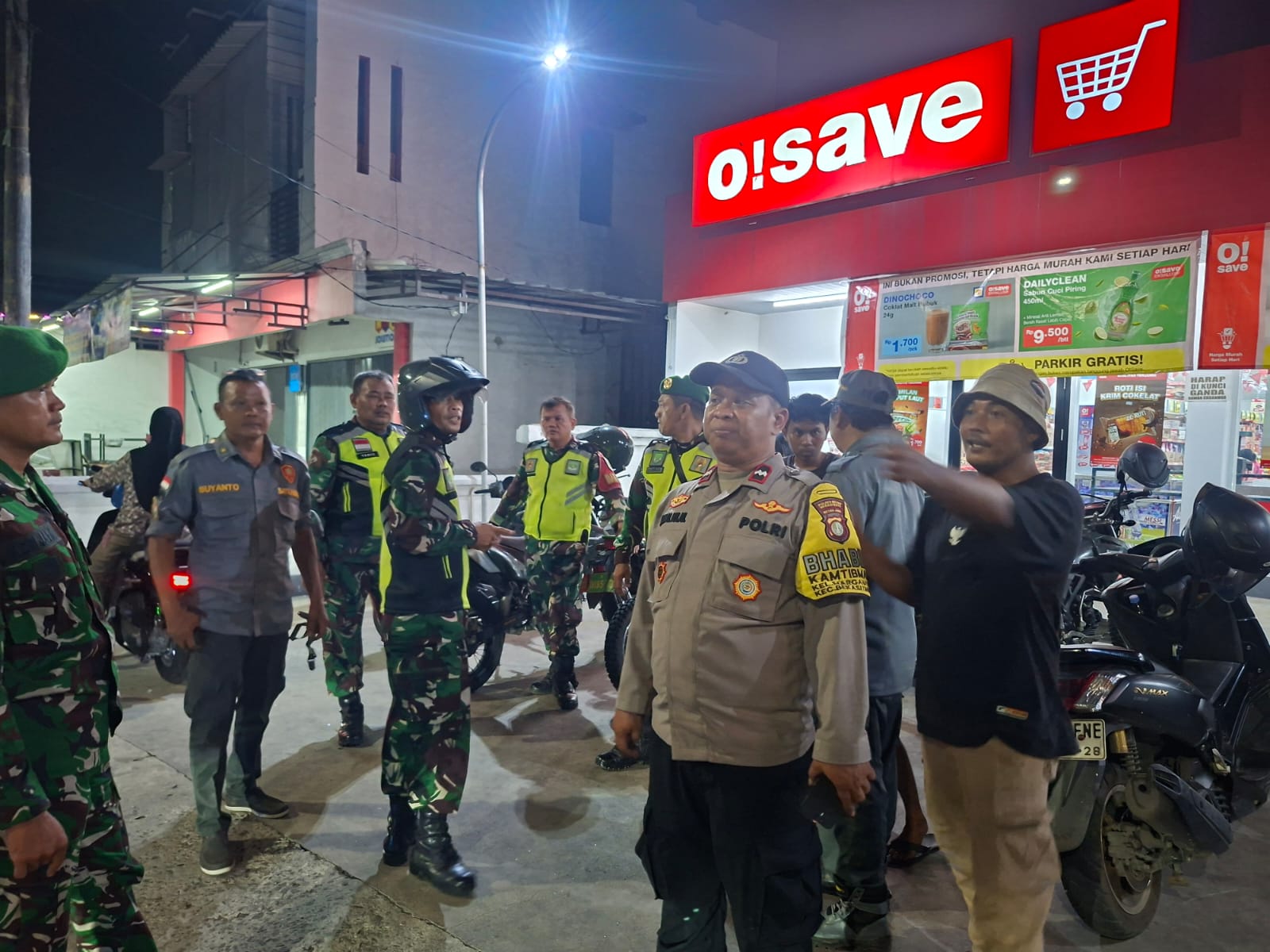 Jaga Kondusivitas Wilayah, Koramil 03/Teluk Pucung Intensifkan Patroli Malam Bersama Aparat Keamanan serta Linmas