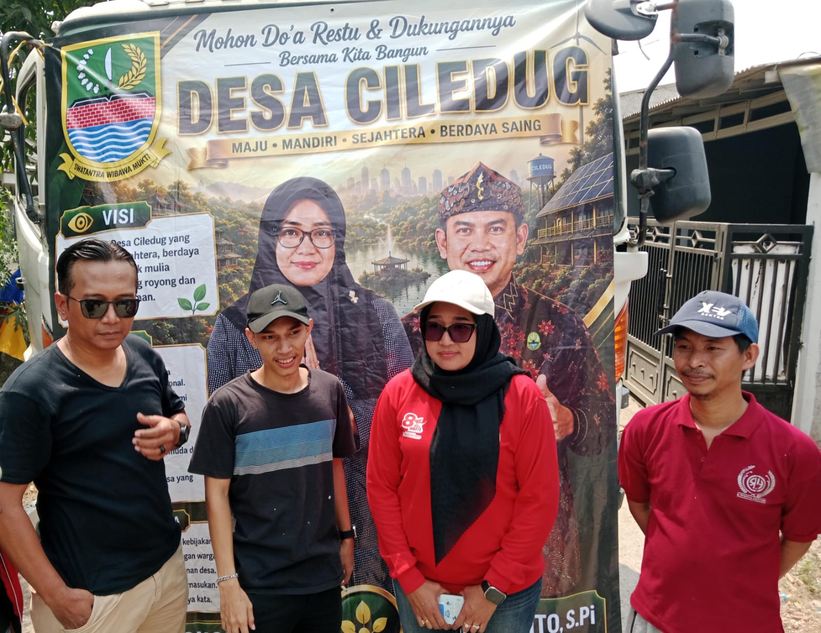 Wujudkan Aspirasi Warga, Calon Kades Ciledug Novika Susilowati “Teh Novi” Cor Jalan di Perum GBP 2 Pakai Dana Pribadi