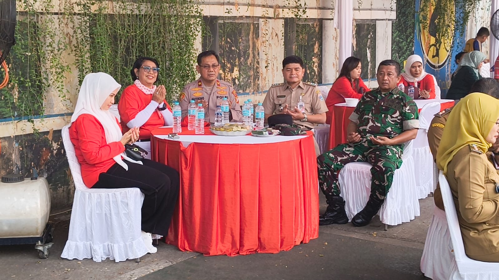 Polsek Duren Sawit Menggelar Jamuan Rakyat HUT Kemerdekaan RI Ke 81