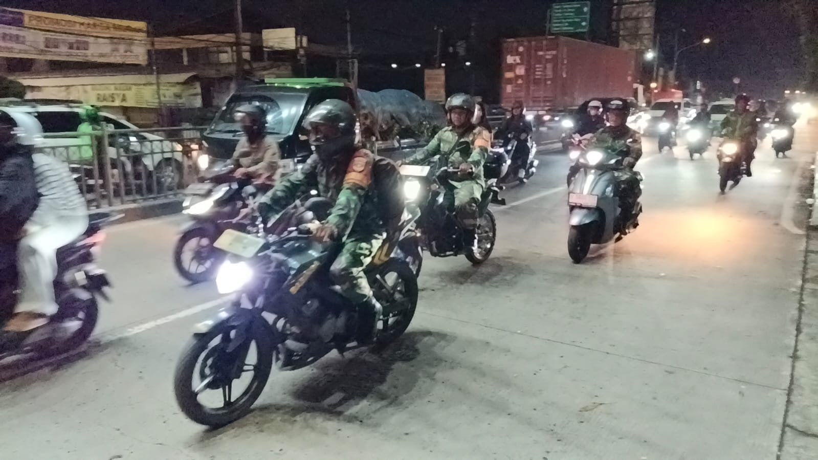 Jaga Wilayah Tetap Kondusif, Koramil 01/Kranji Gencarkan Patroli Malam