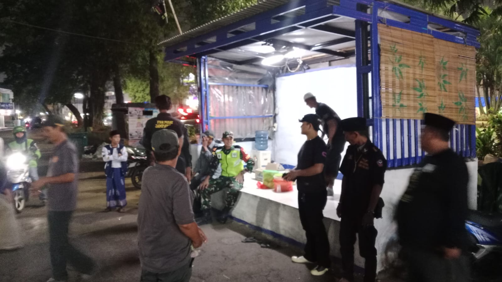 Patroli Malam, Koramil 03/Teluk Pucung Bersinergi Bersama Linmas Jaga Kamtibmas