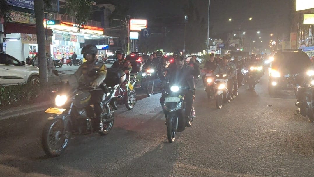 Langkah Sigap Koramil 01/Kranji Antisipasi Kerawanan Melalui Patroli Malam Bersama Kepolisian dan Linmas