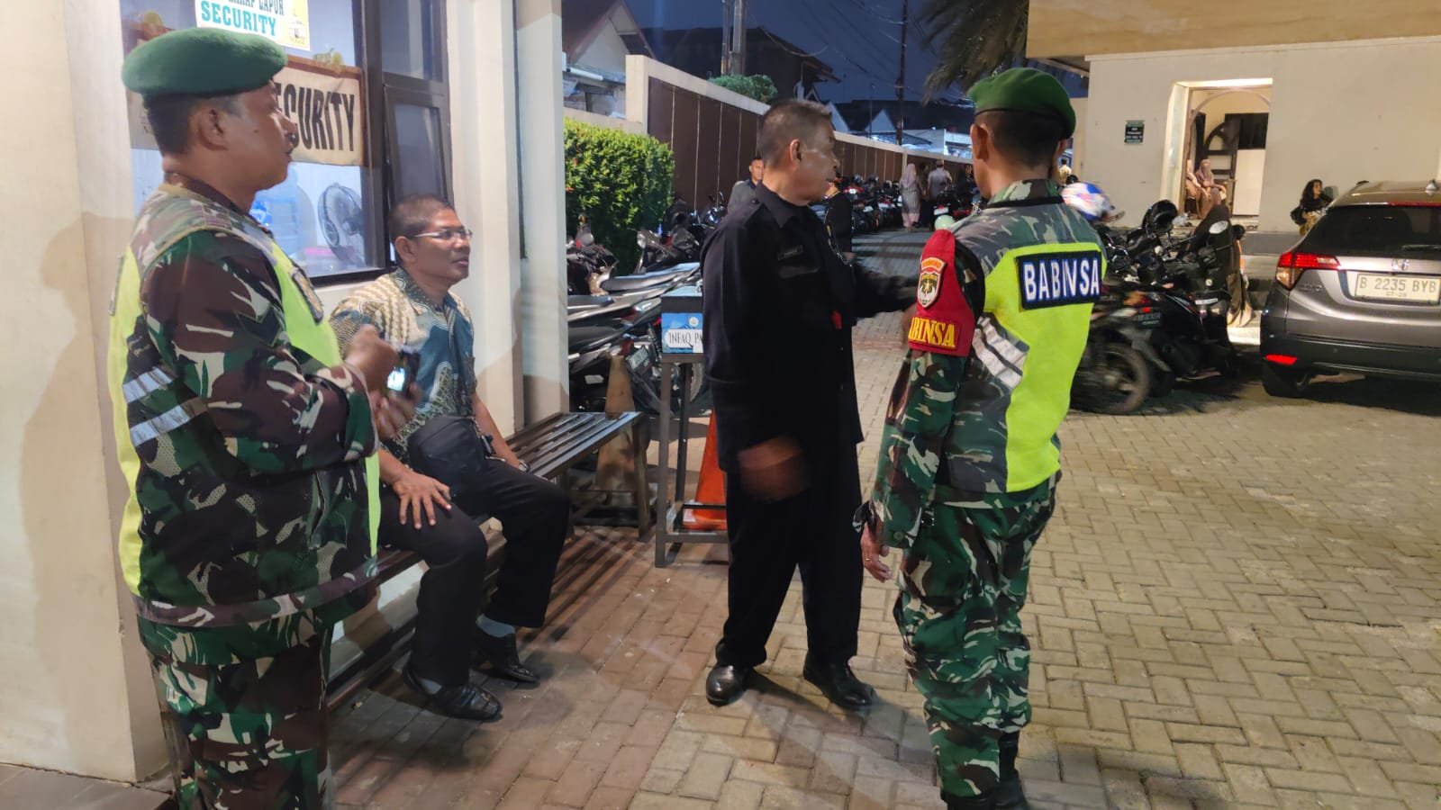 Patroli Sinergis Jaga Kamtibmas, Koramil 01/Kranji Bersama Polri dan Satpol PP Ciptakan Rasa Aman di Wilayah